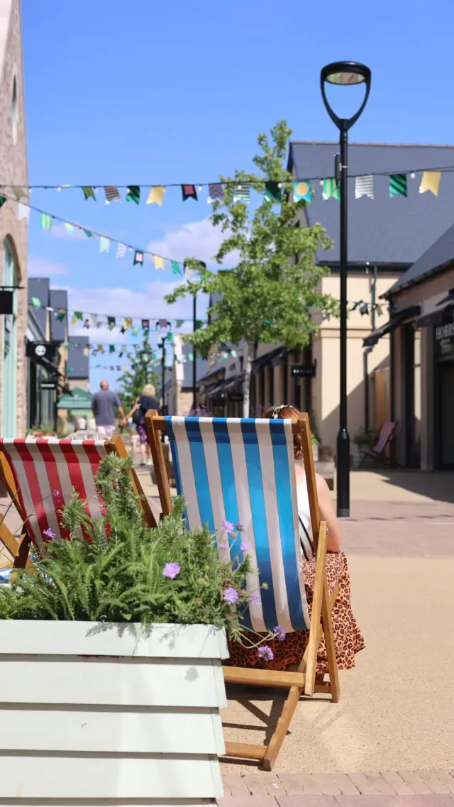 Summer has begun at Cotswolds Designer Outlet, and we’re making the sure enjoying the sun is as safe as possible ☀️

🏷️
Cotswolds Sands | Free sun lotion | Summer heatwave | Deckchairs | Water refills | Outlet shopping | Summer must haves | Holiday style | Tewkesbury