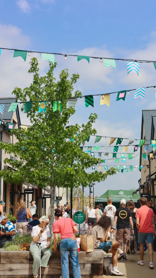 A big thank you to everyone who came to celebrate our first birthday with us this weekend 🥳

We’ve got so many highlights to share but we couldn’t help ourselves and wanted to post just a few of our favourite moments before the weekend is over. If you’ve captured anything from your visit to us don’t forget to tag us on @cotswoldsdesigneroutlet as we’d love to see what you have been up to! 

🏷️
First birthday | first anniversary | birthday celebrations | long weekend | outlet shopping | Tewkesbury | Cotswolds Designer Outlet | free family days out
