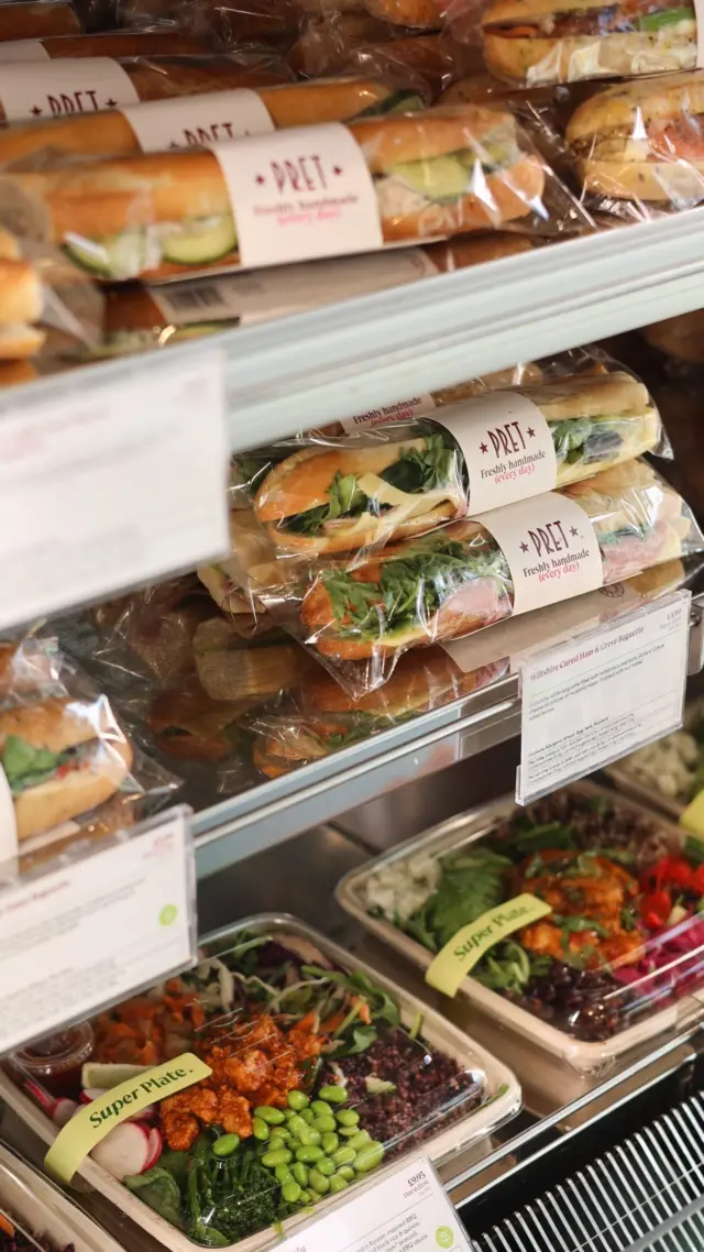 Kids playing up? Quick pit stop? On your break? We’ve got you! 

If you’re in need of a speedy lunch option, there’s plenty of options to choose from with our range of coffee shops, kiosks and bakery. Salads to grain bowls, pittas to wraps, soup to toasties, mac and cheese to pasties, savoury crepes to sausage rolls and focaccia to baguettes… the list goes on! 

@pret @knead_bakery_patisserie @caffenero @200degs @cotswoldscreperie